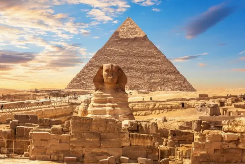 Sphinx in Giza pyramids
